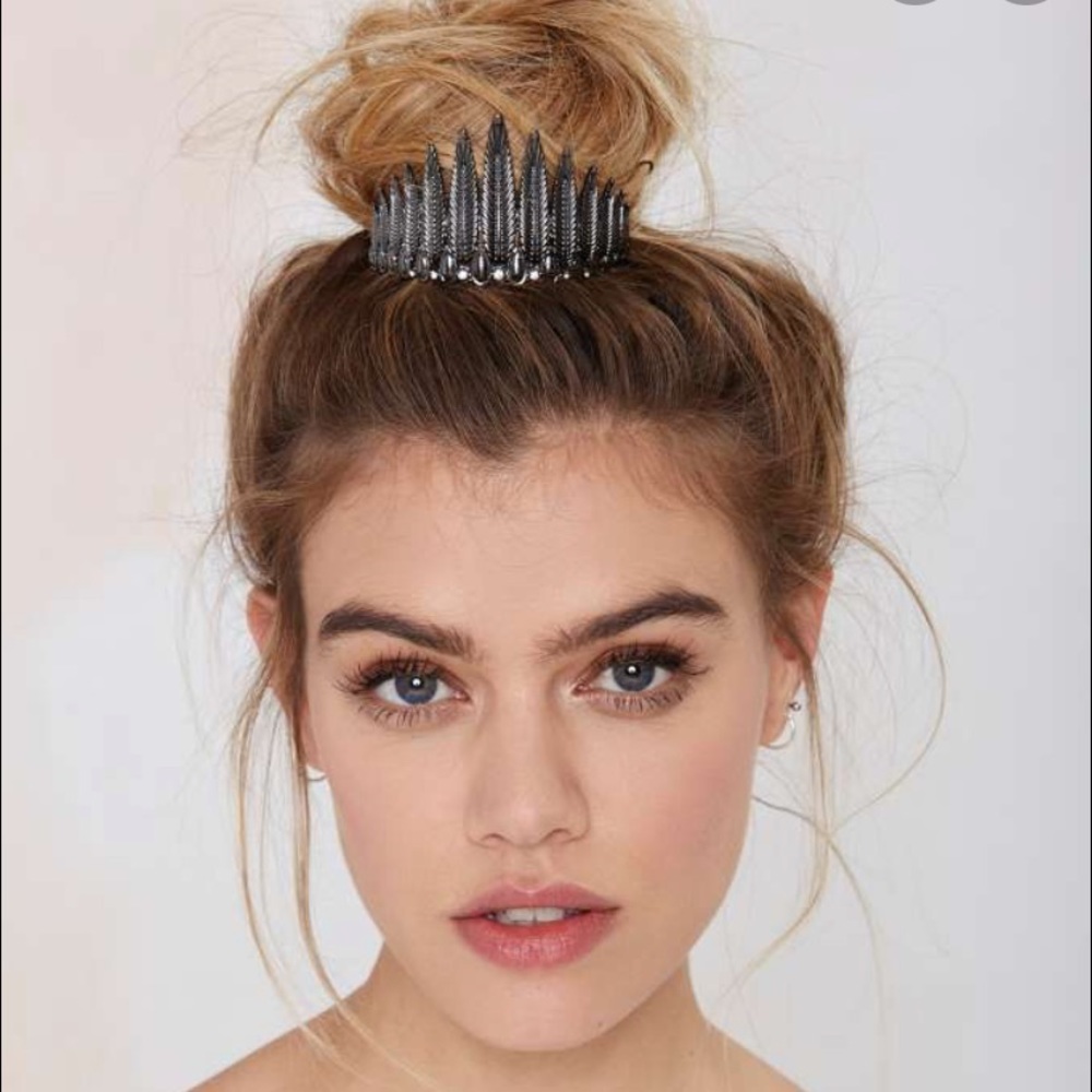 Kitsch Featherweight Bun Pin - great for casual or dressy updo 👱‍♀️🎄✨